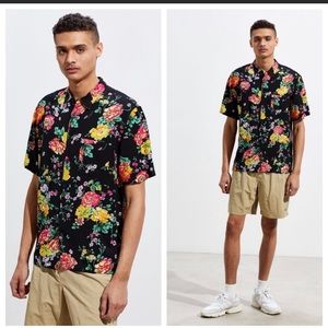 Urban Outfitter Floral 🌺 Button-down